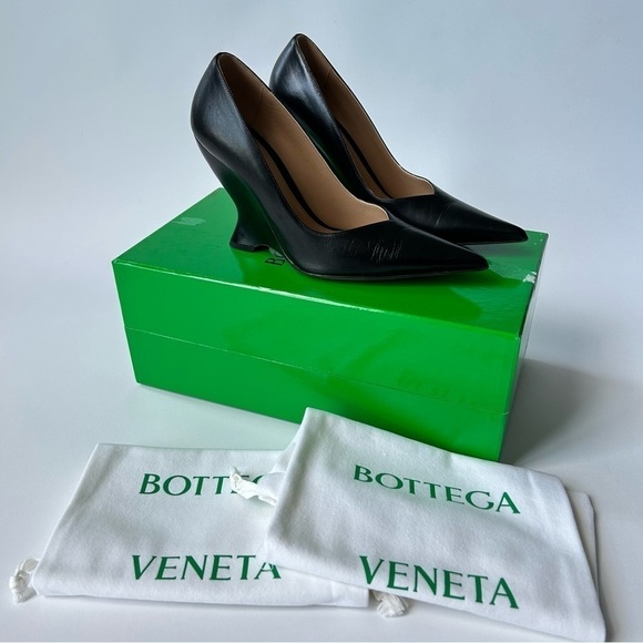 Bottega Veneta Punta Gloss Leather Black Wedge Pumps size 38.5 - Picture 1 of 6